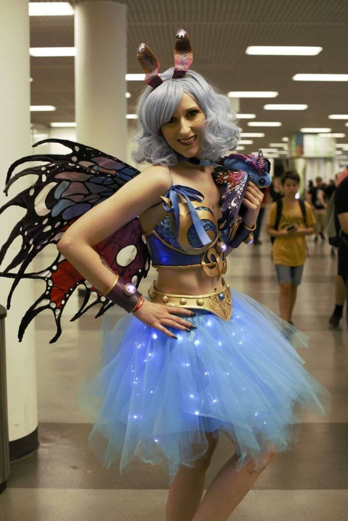 fae fawn as faerie dragon from world of warcraft gamescom 2018 cosplay